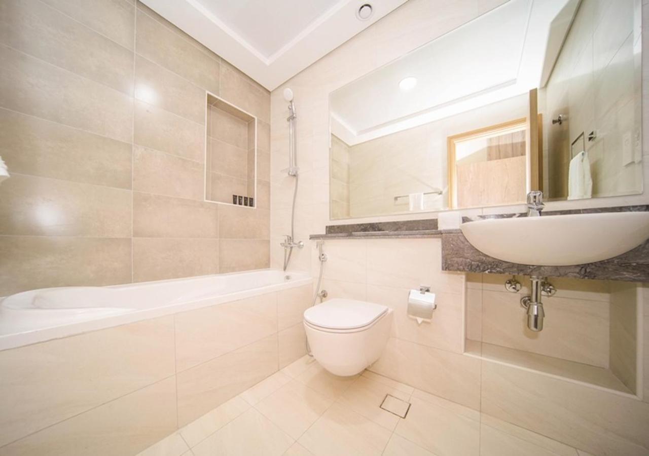 Elegant 2Br View With Rooftop Pool The Bay Dubai Luaran gambar