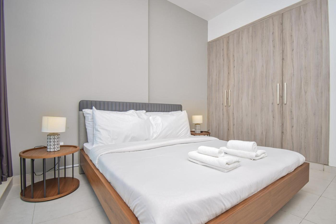 Elegant 2Br View With Rooftop Pool The Bay Dubai Luaran gambar